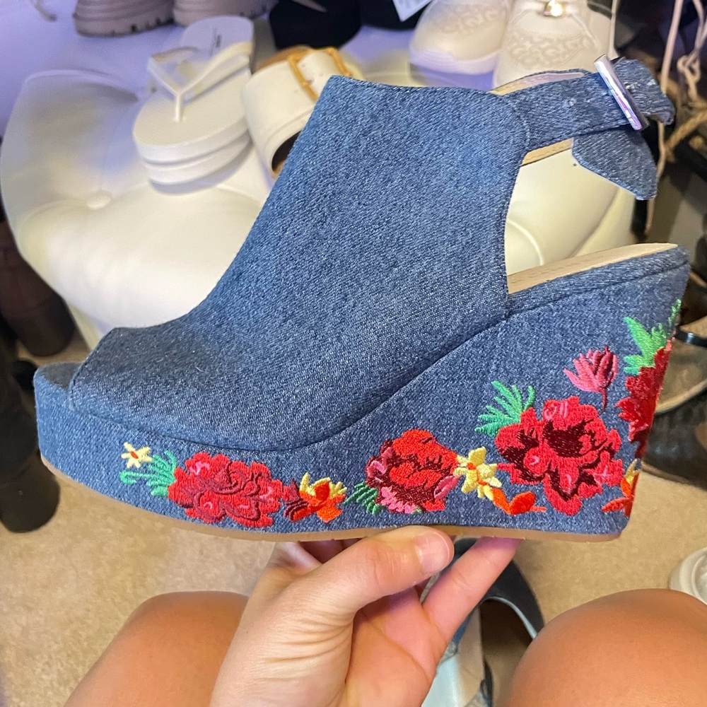 Kenneth Cole Wedge Heel Sandals